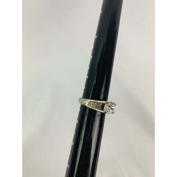 Size 7 Silvertone Ring Costume Jewelry Cubic Zirconia - Picture 8 of 9